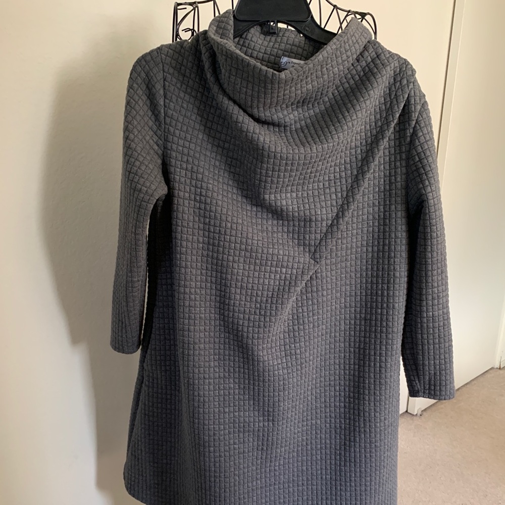 Long sleeve grey dress
